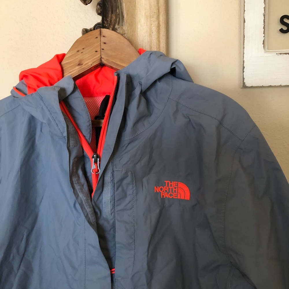 {The North Face} Women’s lightweight windbreaker jacket - Picture 3 of 9